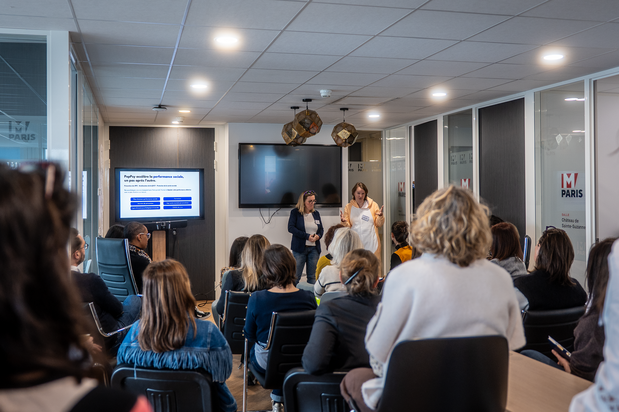 Atelier PepPsy - conférence avec écran de présentation